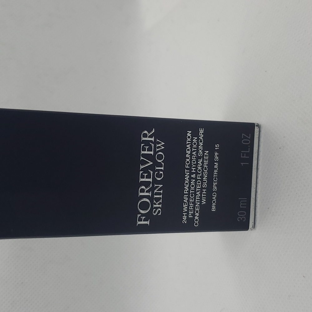Dior Forever Skin Glow Foundation 3W0 Warm Olive - Picture 2 of 6